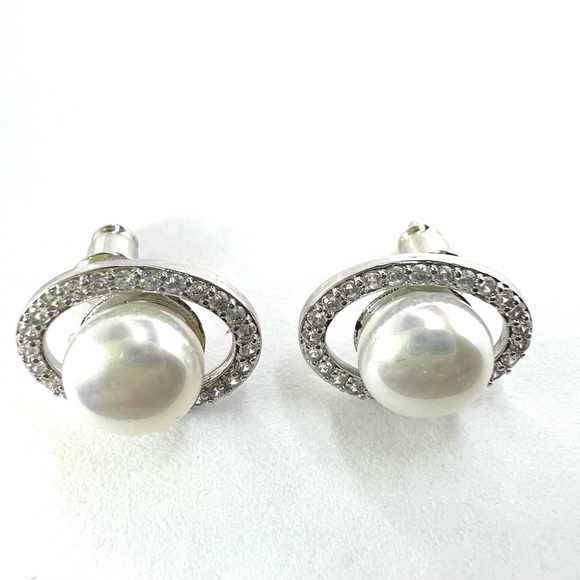 Pearl style Stud Earrings - Picture 1 of 6